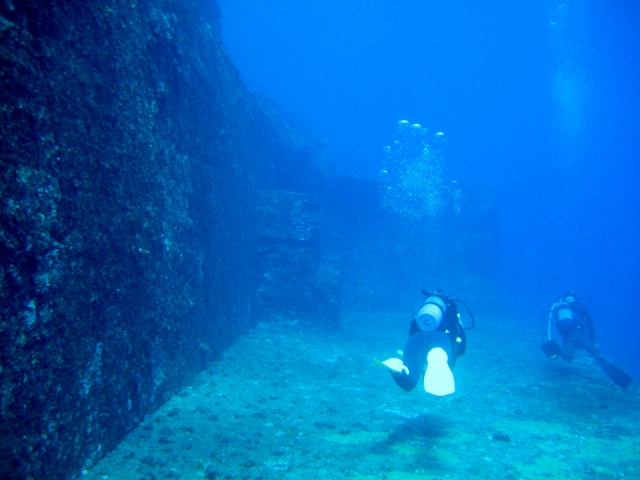 与那国島に眠る「海底遺跡」をご紹介！謎多きスポットとしてダイビングが楽しめる！