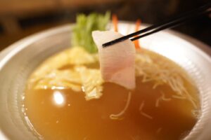 与那国カジキの出汁しゃぶシーン