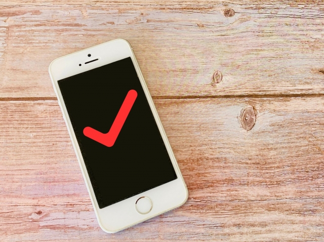 与那国島の民宿予約完了や、宿泊前のチェックリストをイメージしたスマホ画面。